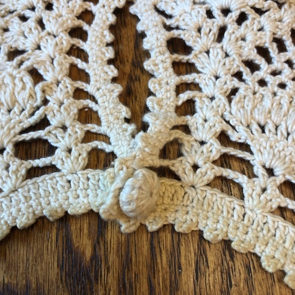 Vintage Handmade Crocheted Collar Ecru Strawberry Pattern - Picture 7 of 9